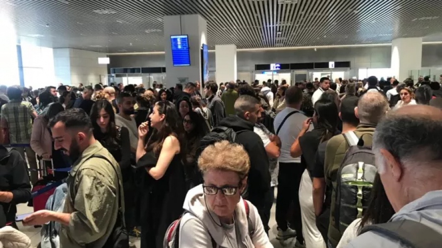 Χάος στο «Ελευθέριος Βενιζέλος» - Ατελείωτες ουρές στον έλεγχο διαβατηρίων