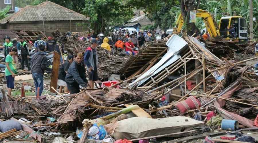 Απόλυτη καταστροφή στην Ινδονησία: Στους 281 οι νεκροί από το τσουνάμι - Περισσότεροι από 1.000 οι τραυματίες