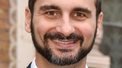 Έλληνας γιατρός στην Σκωτία: Θεωρώ τον εαυτό μου τυχερό που έκανα το εμβόλιο για τον κορωνοϊό