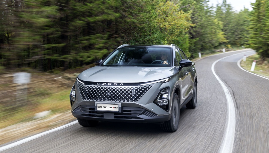 Με το φουλ υβριδικό Omoda SHS-H στην Αττική