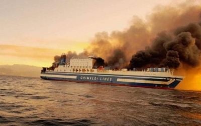 Φωτιά σε πλοίο - Κέρκυρα: Επιχείρηση της ΕΜΑΚ για τους εγκλωβισμένους - Διασώθηκαν ακόμα 5 άτομα - Αγωνία για τους αγνοούμενους