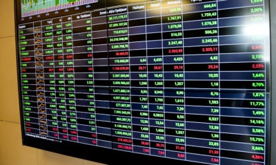 Λίγο μετά το άνοιγμα του ΧΑ – Επιλεκτικό αγοραστικό ενδιαφέρον φέρνουν οι επιχειρηματικές συμφωνίες