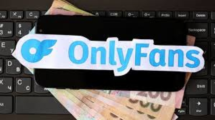 Σάλος με Zelensky στην Ουκρανία: Μοντέλο του OnlyFans ζητά… επιμόνως να ενδώσει στις απαιτήσεις της