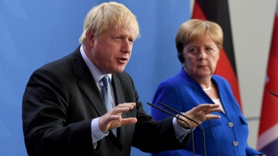 Πώς οι συνομιλίες με Merkel και Macron δίνουν ευκαιρία στον Johnson για νέους ελιγμούς
