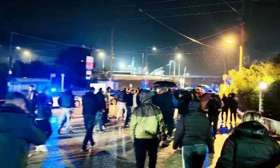 Ένταση στο μπλόκο των αγροτών στην Κάτω Αχαΐα - Οδηγός ΙΧ συγκρούστηκε με οχήματα