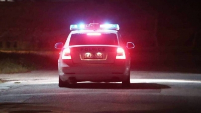 Ζωγράφου: Πέταξαν μολότοφ σε διερχόμενο περιπολικό - Η φωτιά επεκτάθηκε