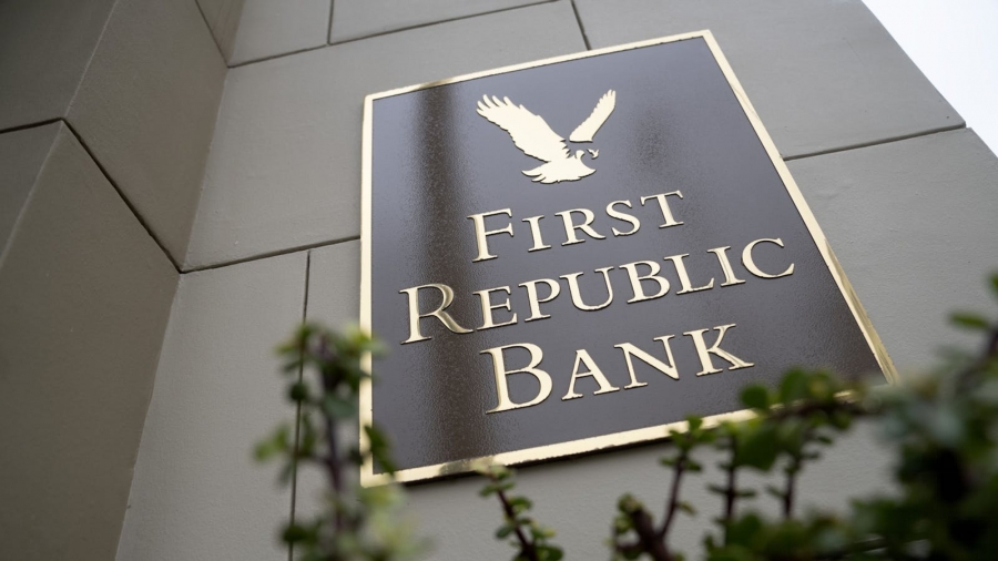 Η «διάσωση» της  First Republic Bank διχάζει τους αναλυτές - H Fed θα την καταδικάσει σε αργό θάνατο