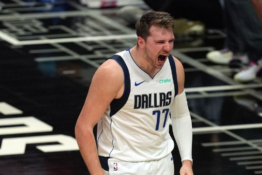 Mavericks: Απλώνουν «χρυσάφι» στα πόδια του Doncic