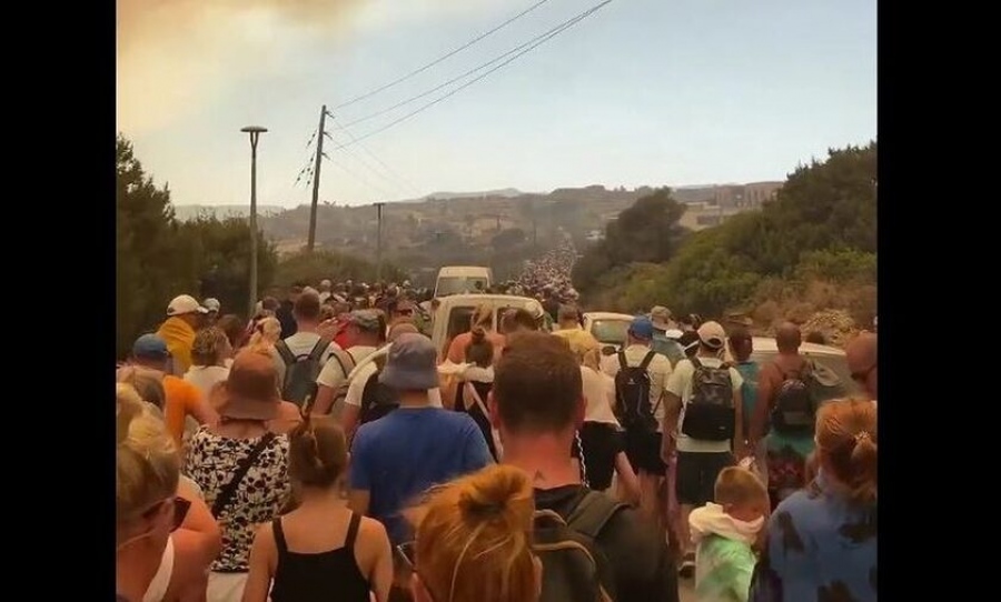 Υπουργείο Εξωτερικών – Φωτιά στη Ρόδο: Ενεργοποιείται η Μονάδα Διαχείρισης Κρίσεων για εκκένωση ξένων πολιτών