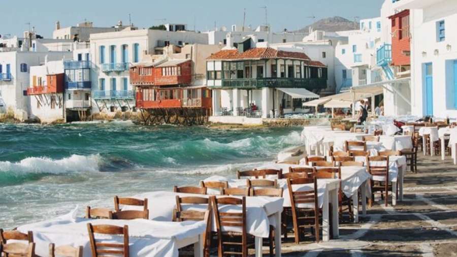 Ρεκόρ αφίξεων στις Κυκλάδες: Πάνω από 1,6 εκατ. επιβάτες στην καρδιά της σεζόν