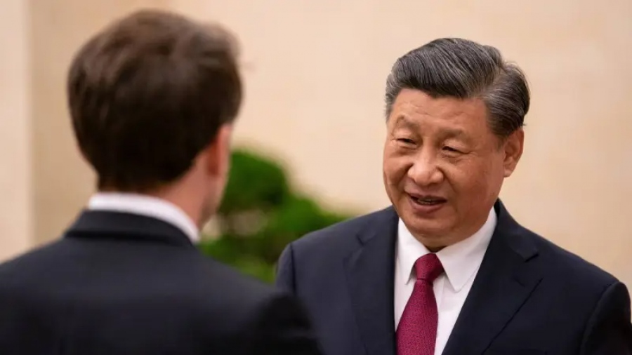 Έχετε πιει πολύ; Σάλος από τον... «μεθυσμένο» Macron στην επίσκεψη στην Κίνα