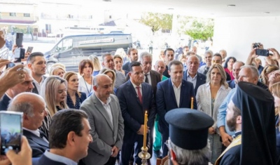 Mε λουλούδια υποδέχθηκαν τον Γεωργιάδη στο Νοσοκομείο Τρικάλων - Εγκαινίασε τα ανακαινισμένα ΤΕΠ