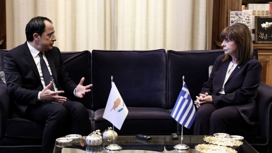 Στο Προεδρικό Μέγαρο ο Χριστουδουλίδης - Συνάντηση με Σακελλαροπούλου: Το Κυπριακό κορυφαία προτεραιότητα της ελληνικής εξωτερικής πολιτικής