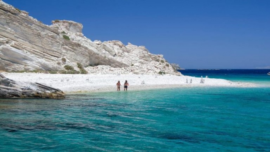 Travel.com: 16 ελληνικά νησιά στις προτάσεις για διακοπές το 2024