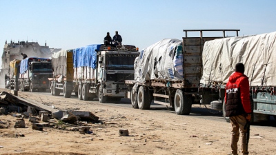 Περισσότερα από 2.400 φορτηγά βοήθειας εισήλθαν στη Γάζα με τον κίνδυνο του λιμού να καραδοκεί
