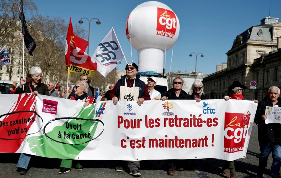 Ποιος πληρώνει το σπάταλο κοινωνικό κράτος; - Η οργή των νέων με τους χαμηλούς μισθούς και ο εκλογικός εκβιασμός των συνταξιούχων  «βαμπίρ»