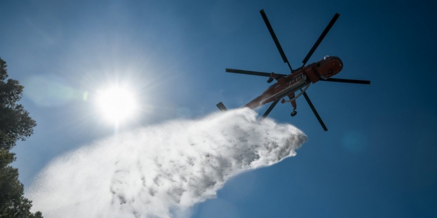 Αναγκαστική προσθαλάσσωση πυροσβεστικού ελικοπτέρου στην Ελευσίνα