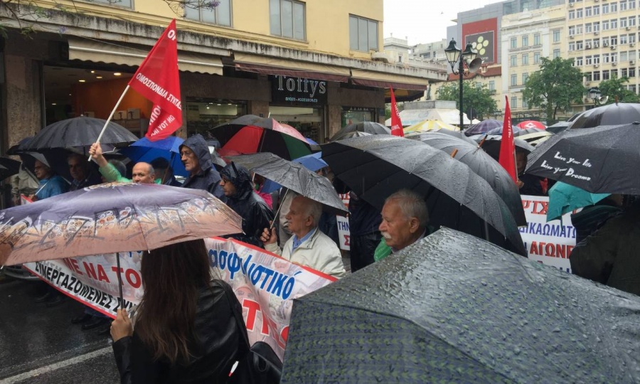 Πορεία των συναταξιούχων προς το Μαξίμου - Ζητούν συνάντηση με τον πρωθυπουργό