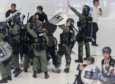 Χονγκ Κονγκ: Νέες διαδηλώσεις στα εμπορικά κέντρα - Χρήση χημικών από την αστυνομία