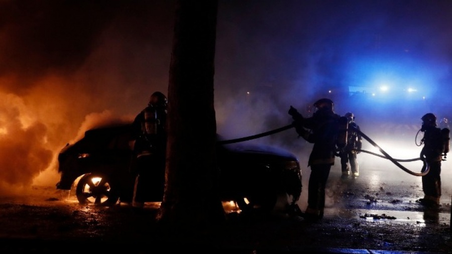 Πεδίο μάχης το Παρίσι από τα «κίτρινα γιλέκα» - Πάνω από 200 συλλήψεις, δεκάδες τραυματίες