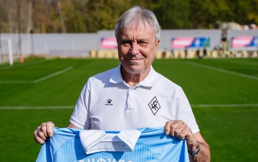 Η ρωσική ομάδα που έκανε τη μεταγραφή του αιώνα... Υπέγραψε ισόβιο συμβόλαιο με 75χρονο παίκτη