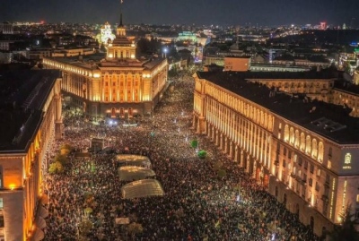«Έσκασε» στη Βουλγαρία: Επανάσταση της Γενιάς Ζ, 50.000 στους δρόμους - Απαιτούν τέλος στις αυξήσεις φόρων, στη διαφθορά