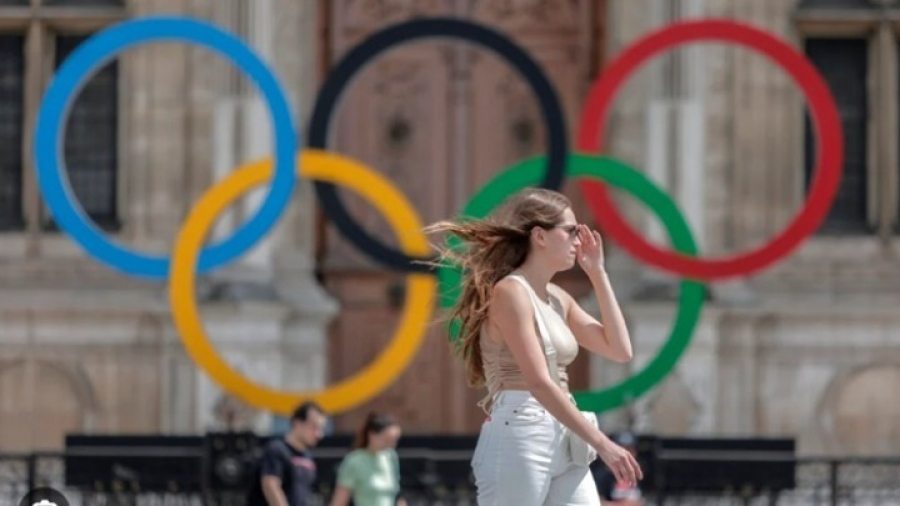 Καθώς ο καύσωνας «ψήνει» την Ευρώπη, η Γαλλία παρακολουθεί την κλιματική αλλαγή