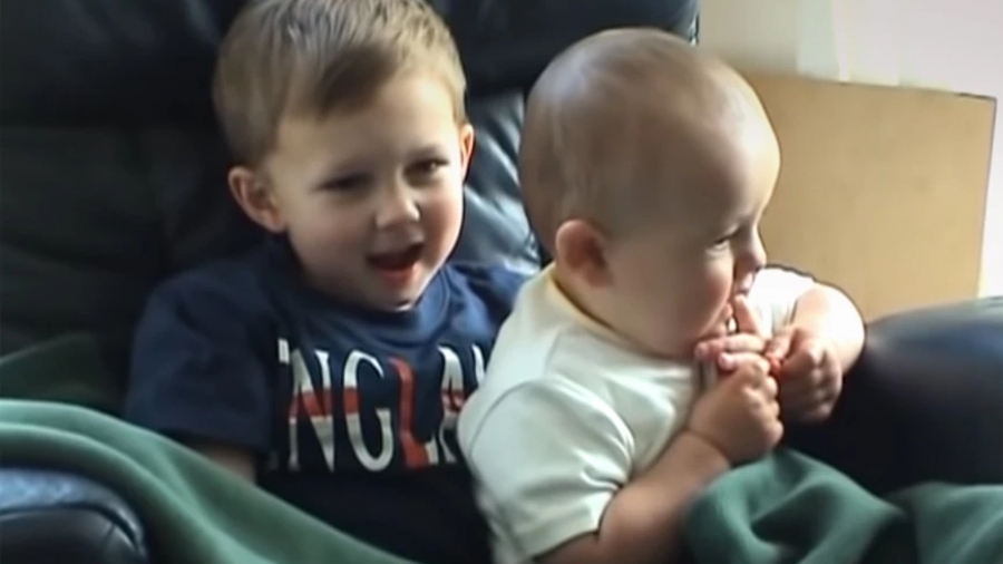 Το viral βίντεο που έχουν δει 880 εκατ. άνθρωποι - Κατεβαίνει από το YouTube και βγαίνει σε δημοπρασία ως NFT