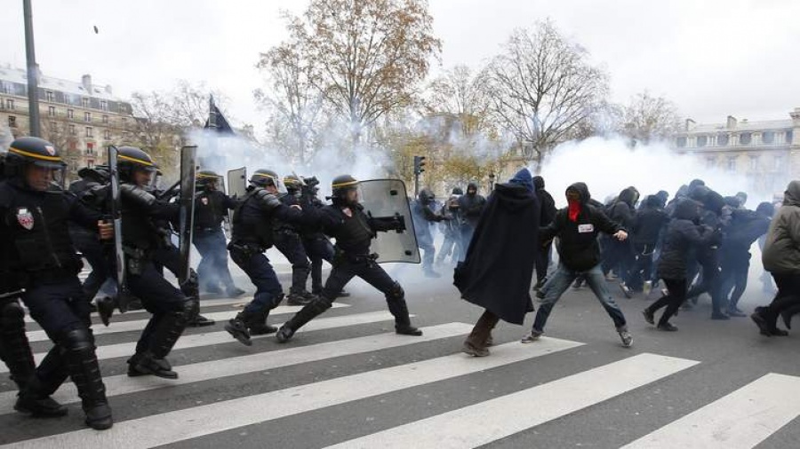 Συγκρούσεις ακτιβιστών υπέρ του κλίματος και αστυνομίας στη Γαλλία