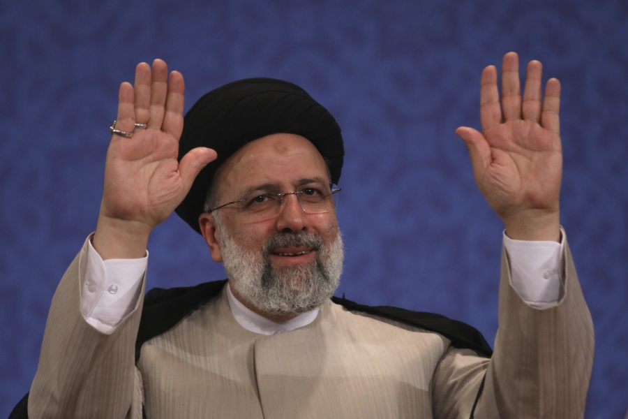 Ιράν: Ορκίστηκε ενώπιον του Κοινοβουλίου ο πρόεδρος Ebrahim Raisi - Το μήνυμα που έστειλε στις ΗΠΑ