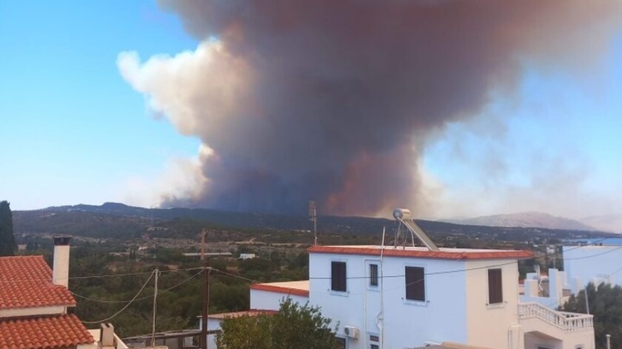 Αναστολές συμβάσεων για επιχειρήσεις στις περιοχές που επλήγησαν από τις πυρκαγιές