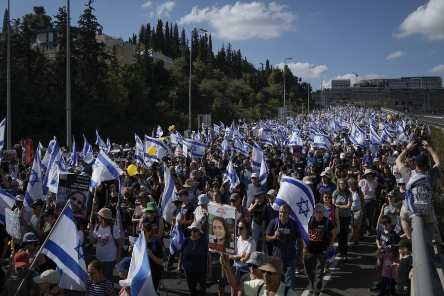 Ισραήλ: Υπό ασφυκτική πίεση ο Netanyahu από τις οικογένειες ομήρων της Hamas και 20.000 υποστηρικτές τους - «Απελευθέρωσέ τους»