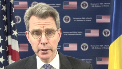 Pyatt (Πρέσβης ΗΠΑ): Στηρίζει Nimetz, μοναδική ευκαιρία για συμβιβασμό με την FYROM