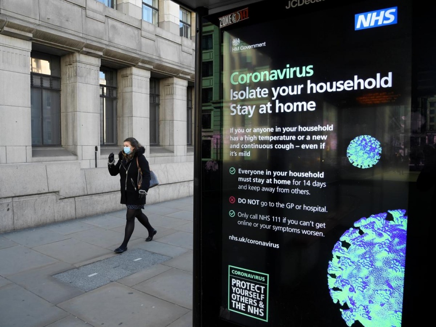 Βρετανία - Κορωνοϊός: Κάθειρξη 2 ετών αντιμετωπίζει όποιος βήχει εσκεμμένα μπροστά σε αστυνομικούς