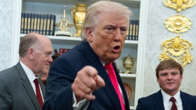 Ο Trump απειλεί το Ιράν: Τα πολεμικά πλοία των ΗΠΑ φορτώνονται με τα καλύτερα όπλα που έχουν κατασκευαστεί ποτέ