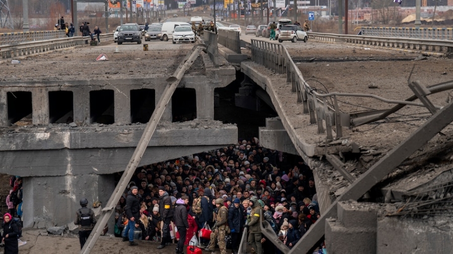 Σε ασφυκτικό κλοιό το Κίεβο από τις ρωσικές δυνάμεις, θέμα ωρών η επίθεση - Πυρά κατά την εκκένωση αμάχων στη Μαριούπολη