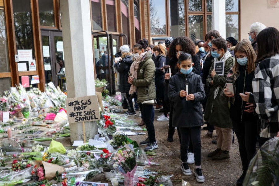 Γαλλία: Ο δράστης της δολοφονίας του καθηγητή ζούσε νόμιμα στη χώρα και είχε καθεστώς πρόσφυγα