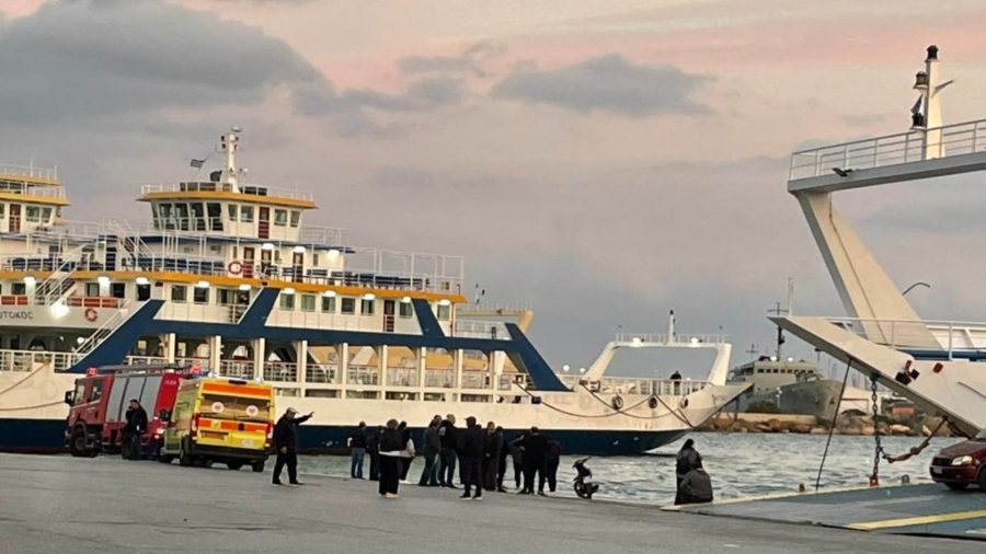 Αυτοκίνητο έπεσε στη θάλασσα στη Σαλαμίνα - Νεκρός ο οδηγός