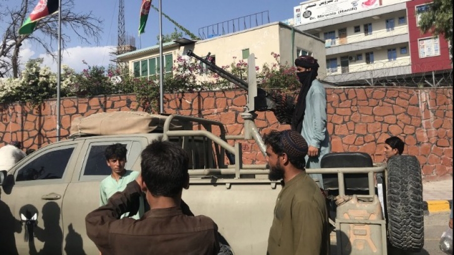 Το Αφγανιστάν στα χέρια των Ταλιμπάν - Συγκρούσεις και χάος στην Καμπούλ  -  Εγκατέλειψε τη χώρα ο πρόεδρος Ghani