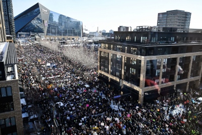 Φλέγεται η Μινεσότα από διαδηλώσεις μετά την νέα δολοφονία ενός νοσηλευτή από την ICE