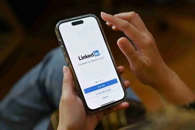 Το LinkedIn έγινε Tinder χωρίς να το καταλάβει κανείς – Γιατί οι singles αναζητούν τον νέο έρωτά τους στα... βιογραφικά