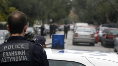 Αστυνομική επιχείρηση στην πλατεία Εξαρχείων – Απομακρύνθηκε κοντέινερ αντεξουσιαστών