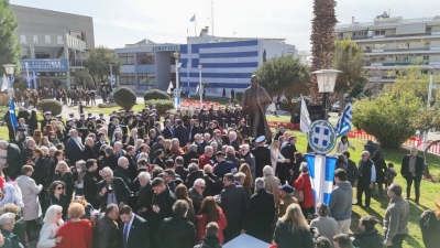 Πατριωτικό αμόκ στα Νότια Προάστια: Χιλιάδες λαού στα αποκαλυπτήρια του ανδριάντα του Καποδίστρια στην Αργυρούπολη – Ημέρα γιορτής