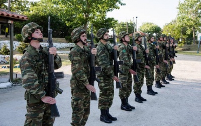 Αλλαγές στη στρατιωτική θητεία ετοιμάζει η κυβέρνηση