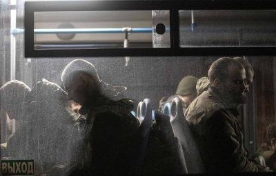 Καταθέτουν μαζικά τα όπλα - Έξι Ουκρανοί συνοριοφύλακες παραδόθηκαν στους Ρώσους στο Kursk