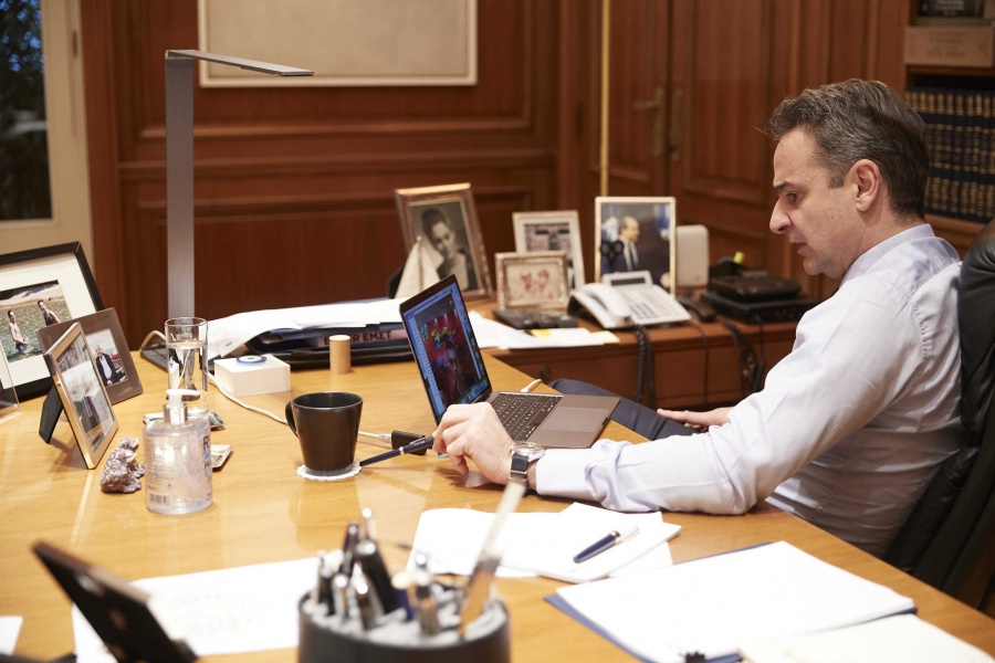 Tηλεδιάσκεψη Μητσοτάκη με την ηγεσία του Υπουργείου Παιδείας