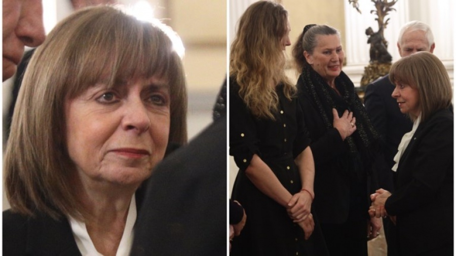 Δάκρυσε η Σακελλαροπούλου στην παρασημοφόρηση των δύο αδελφών που σκοτώθηκαν στη Λιβύη