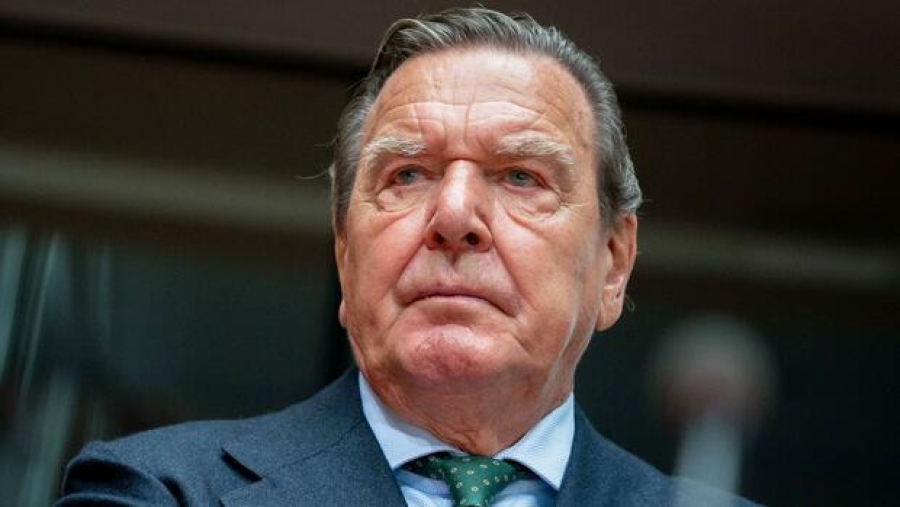 Η Γερμανία «τιμωρεί» τον Schroeder: Του αφαιρούνται προνόμια, το SPD τον αποπέμπει