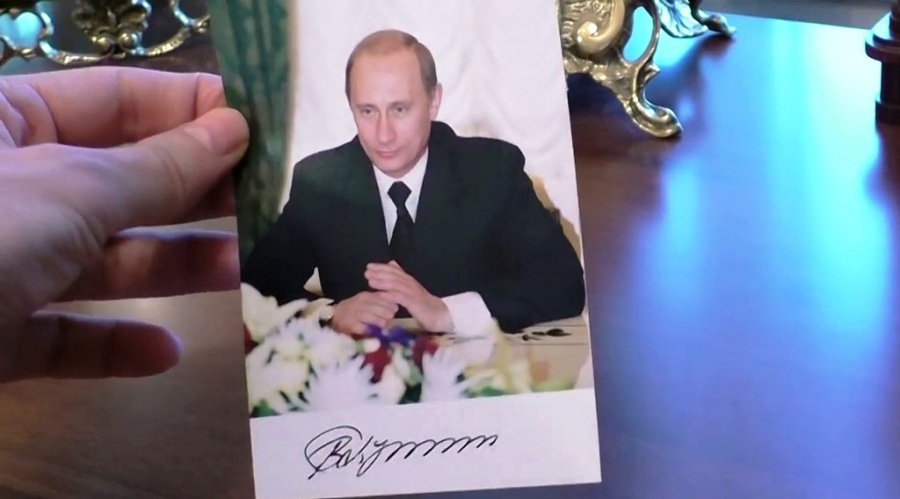 Αυτόγραφο του Putin πουλήθηκε για 340 χιλιάδες ρούβλια