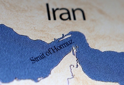 Trump και Starmer: Επείγουσα ανάγκη αποκατάστασης της ναυσιπλοΐας στα Στενά του Hormuz